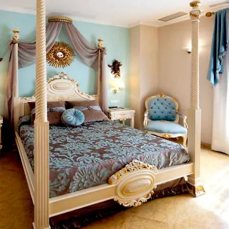 Отель Adriano Boutique 3*