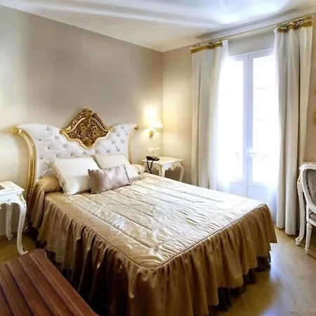 Отель Adriano Boutique 3*