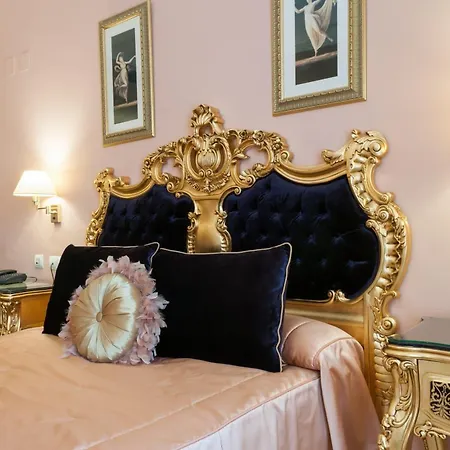 Отель Adriano Boutique