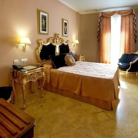 Adriano Boutique Отель 3*