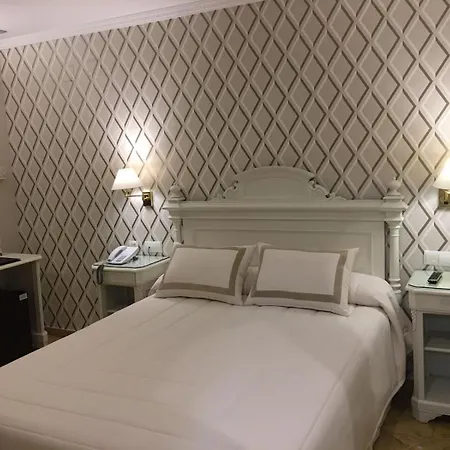 Отель Adriano Boutique