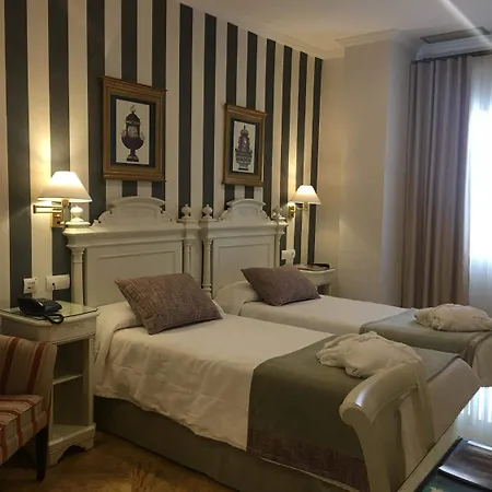 Adriano Boutique סביליה